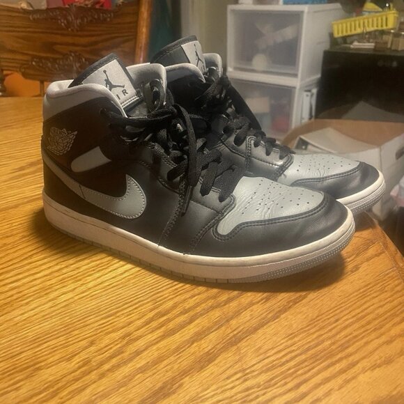 Jordan 1 Mid Shadow BQ6472-007 Womens 10.5 Mens 9 - Picture 1 of 7